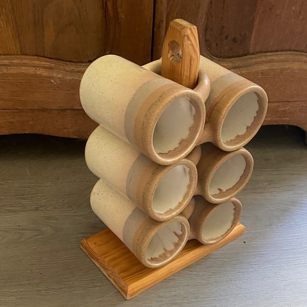 Vintage Rodolfo Padllla mug tree with 6 mugs